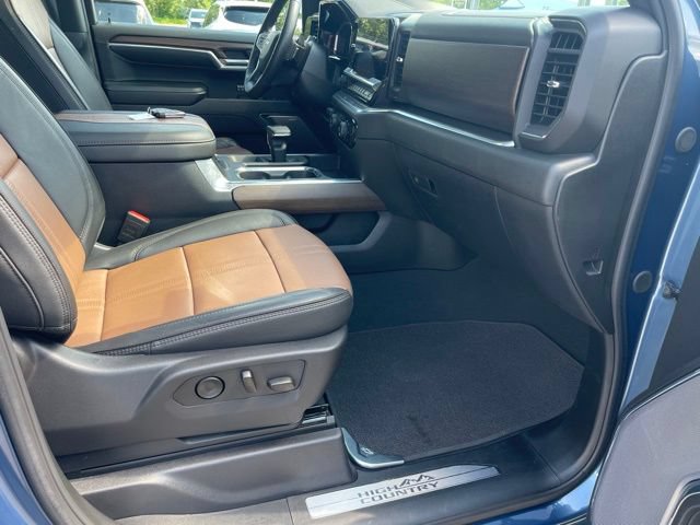 Used 2024 Chevrolet Silverado 1500 High Country w/ Technology Package AWD/4WD image 32