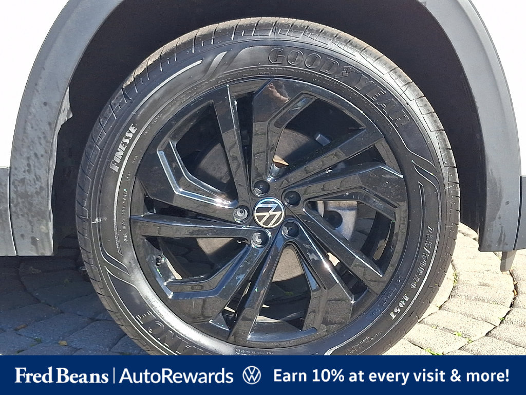 Certified 2023 Volkswagen Atlas SE w/ Black Wheel Package AWD/4WD image 11