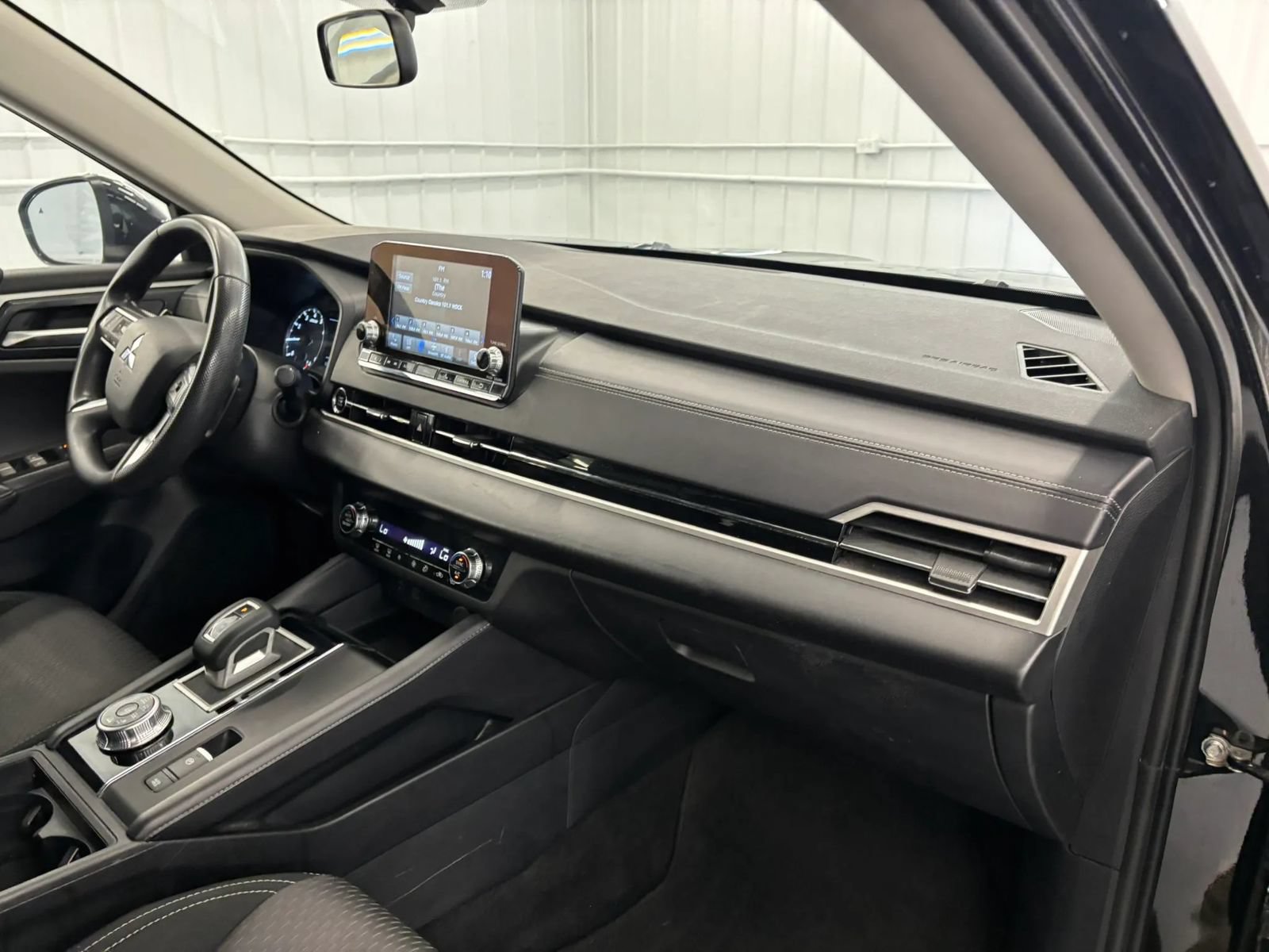 Used 2024 Mitsubishi Outlander ES AWD/4WD image 32