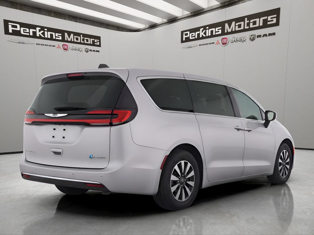 Used 2024 Chrysler Pacifica Limited FWD image 5