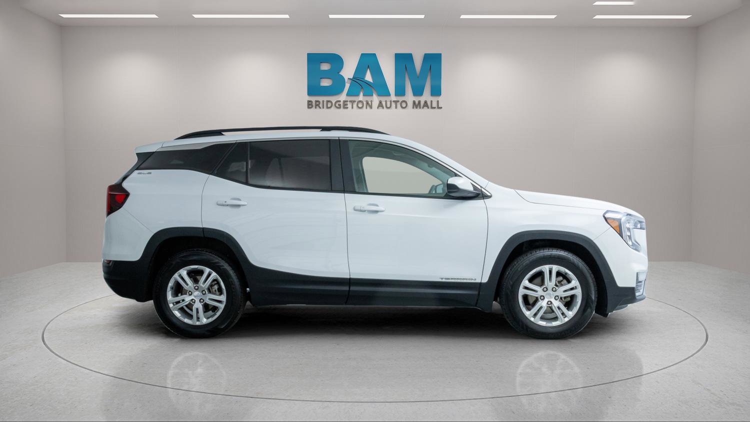 Used 2022 GMC Terrain SLE w/ Driver Convenience Package image 8