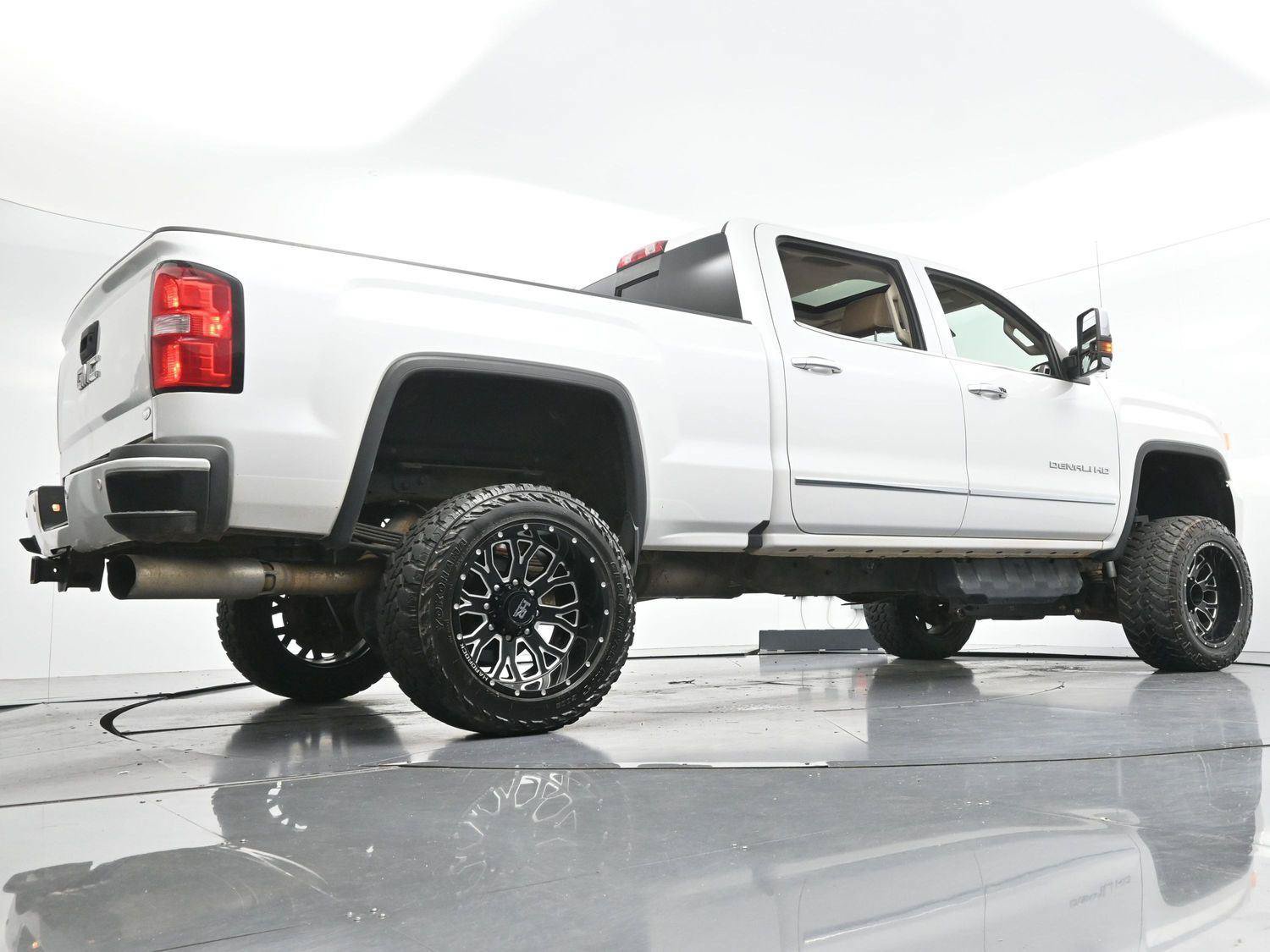 Used 2019 GMC Sierra 2500 Denali w/ Duramax Plus Package AWD/4WD image 50