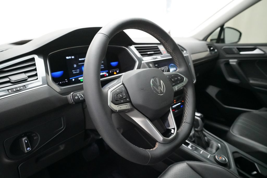 Used 2022 Volkswagen Tiguan SE AWD/4WD image 8