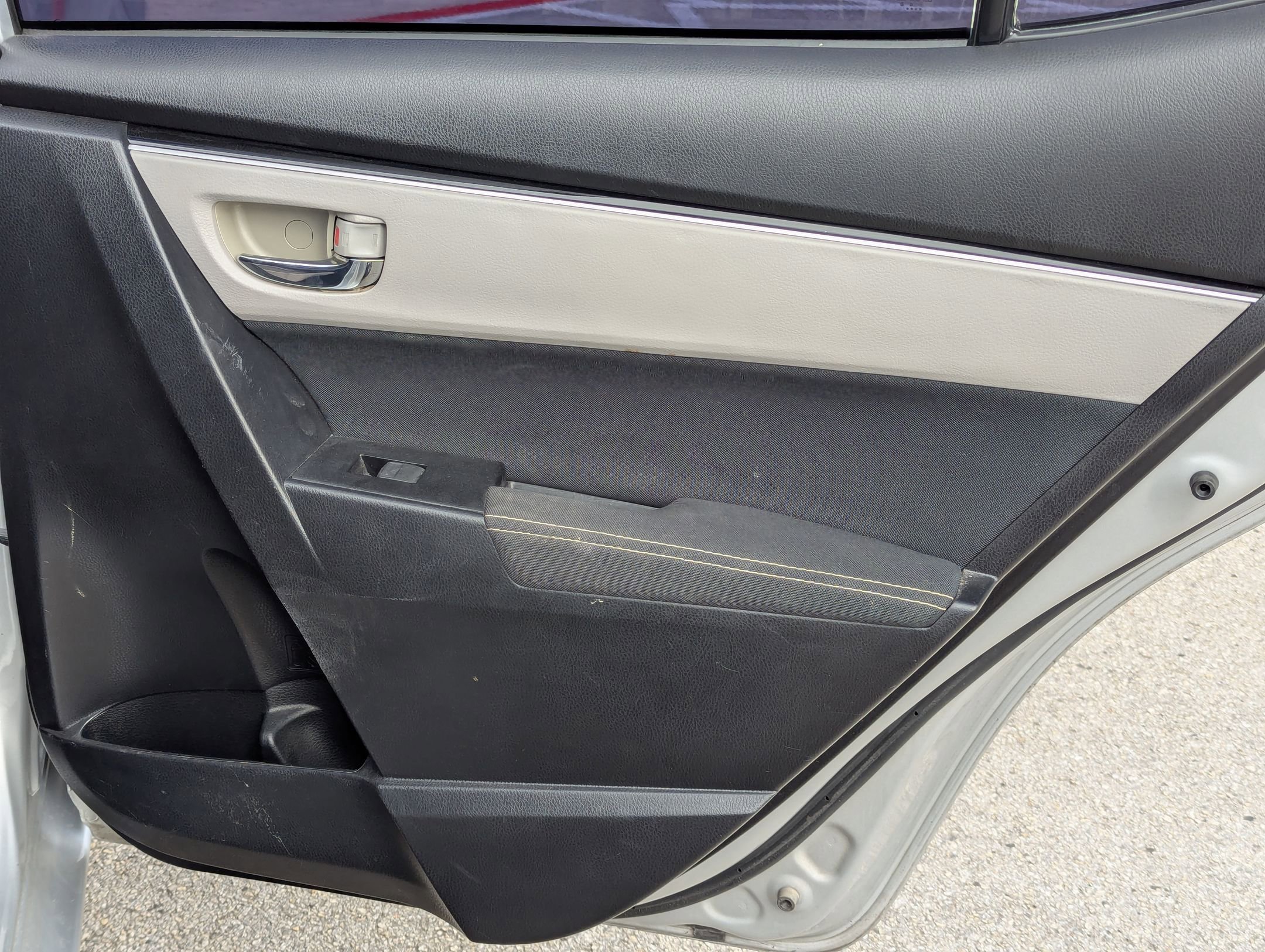 Used 2018 Toyota Corolla L image 25