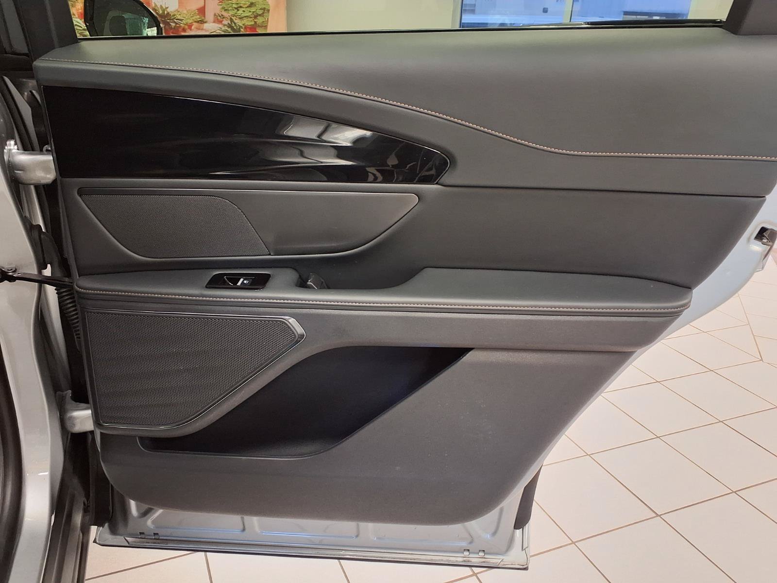 Used 2024 Lincoln Nautilus Premier w/ Jet Appearance Package AWD/4WD image 13