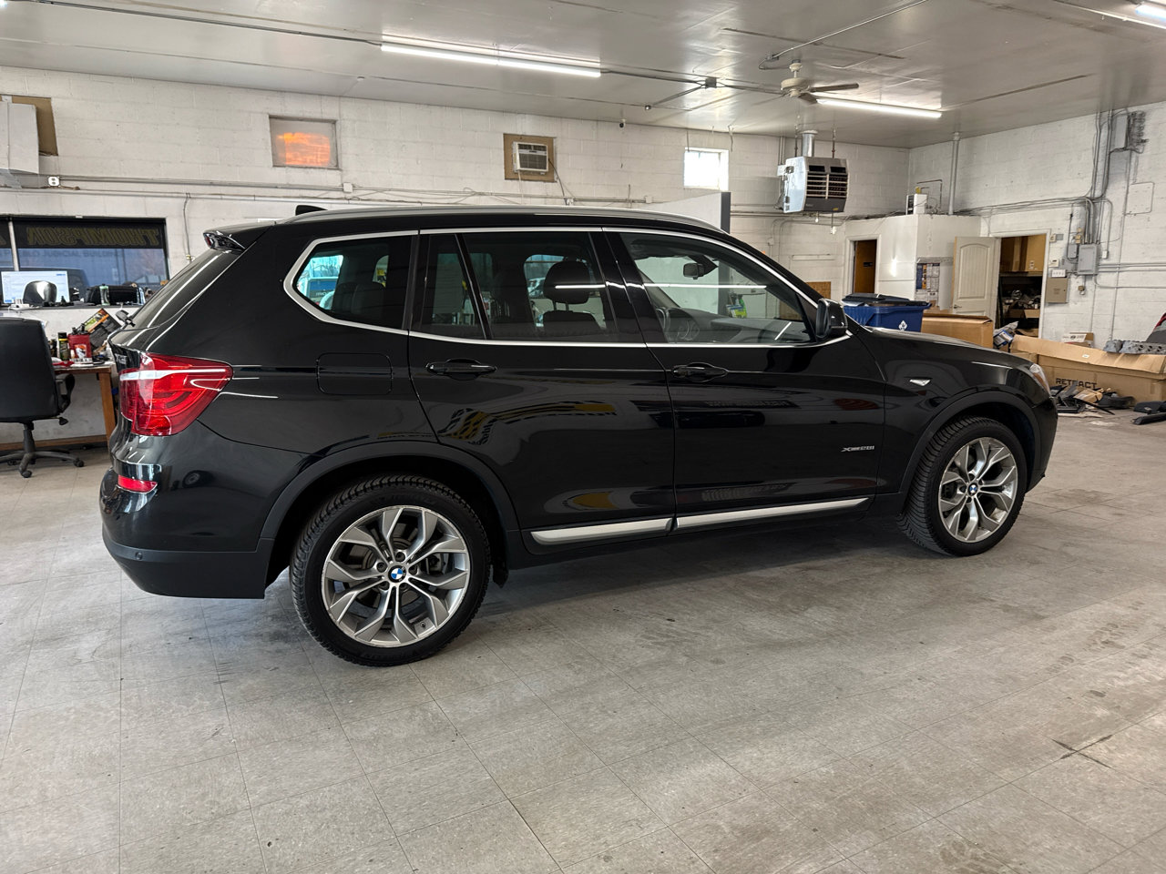 Used 2017 BMW X3 xDrive28i image 4