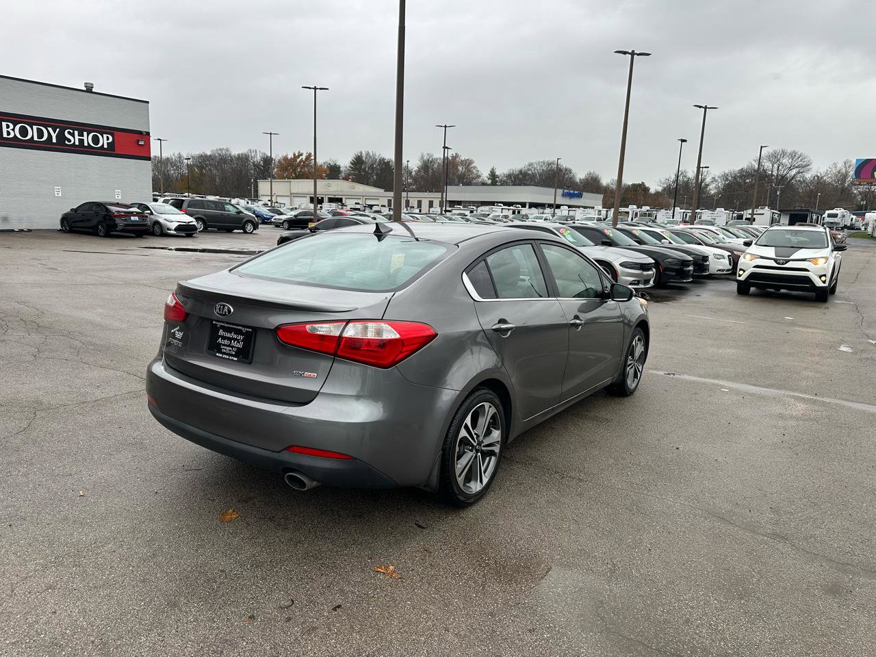 Used 2016 Kia Forte EX FWD image 3