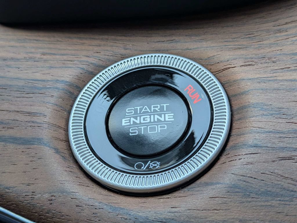 Used 2024 Jeep Grand Cherokee Summit AWD/4WD image 30