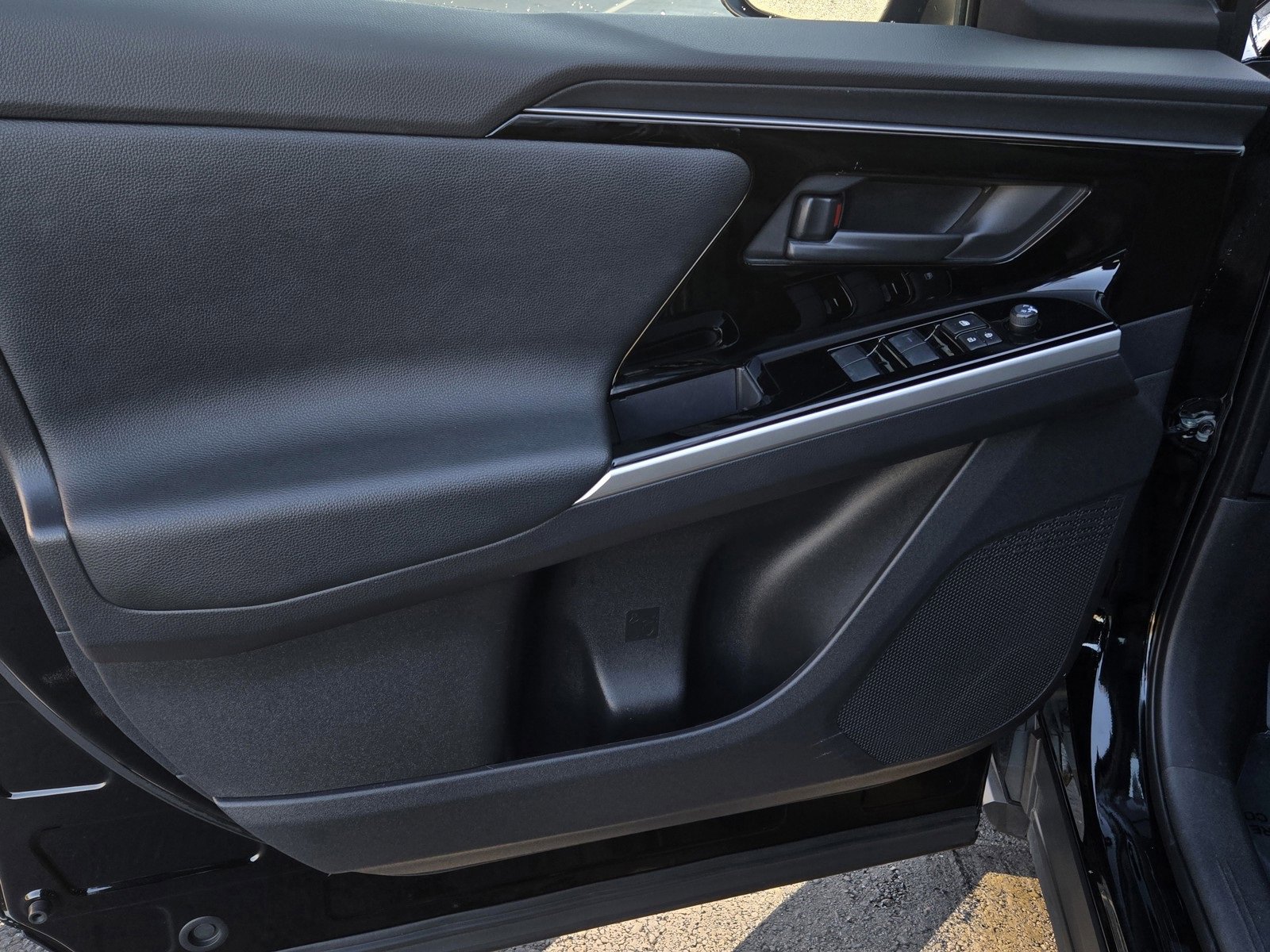 Certified 2024 Toyota bZ4X XLE image 9