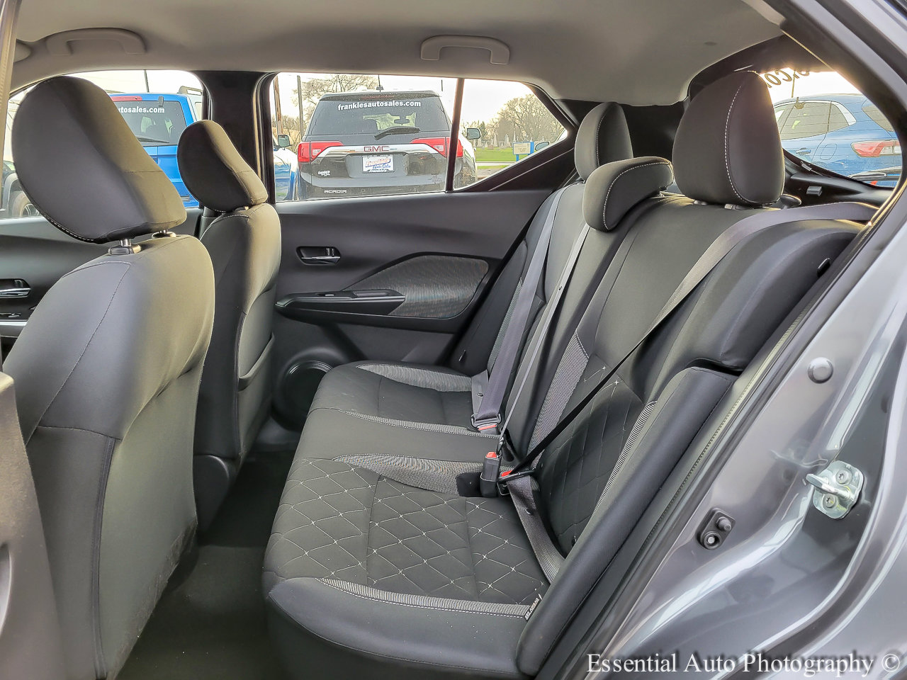 Used 2020 Nissan Kicks SV image 9