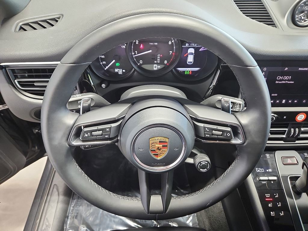 Certified 2026 Porsche Macan AWD/4WD image 19