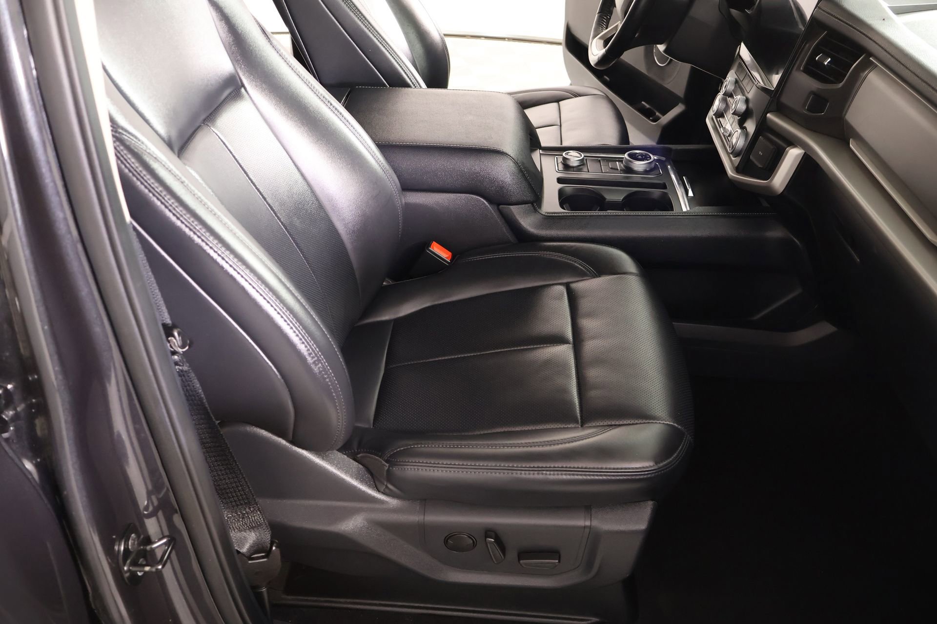 Used 2024 Ford Expedition Max XLT image 15