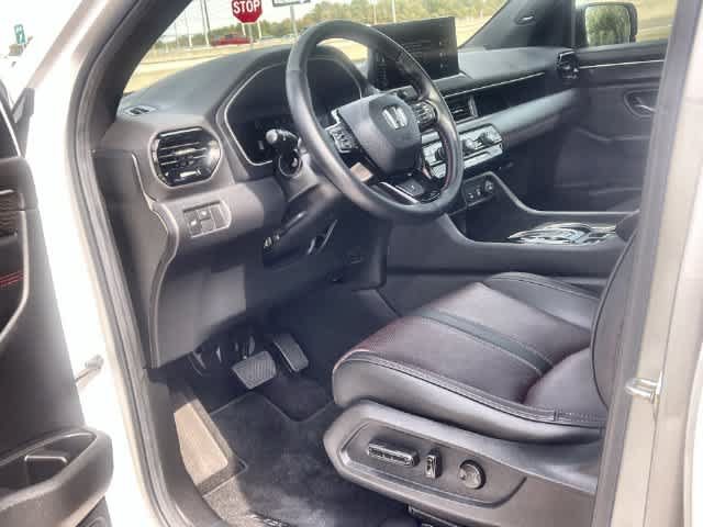 Certified 2026 Honda Pilot Black Edition image 3