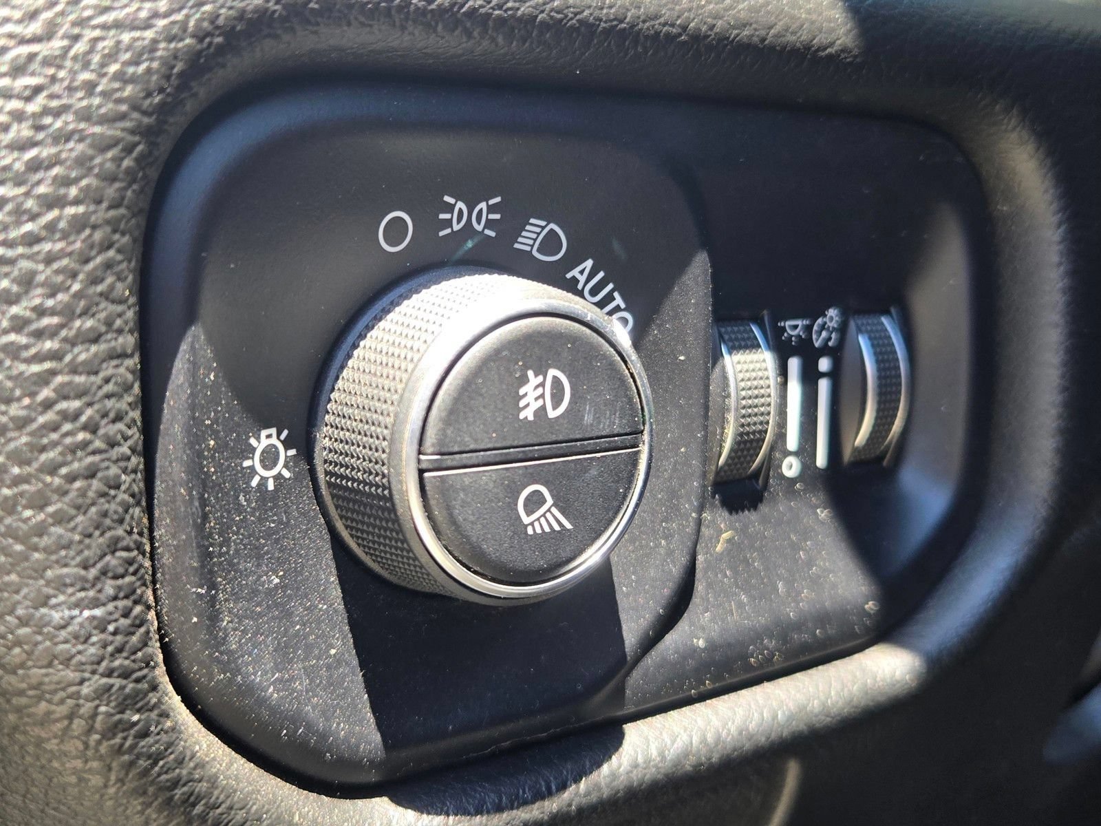 Used 2025 RAM 1500 Laramie AWD/4WD image 12