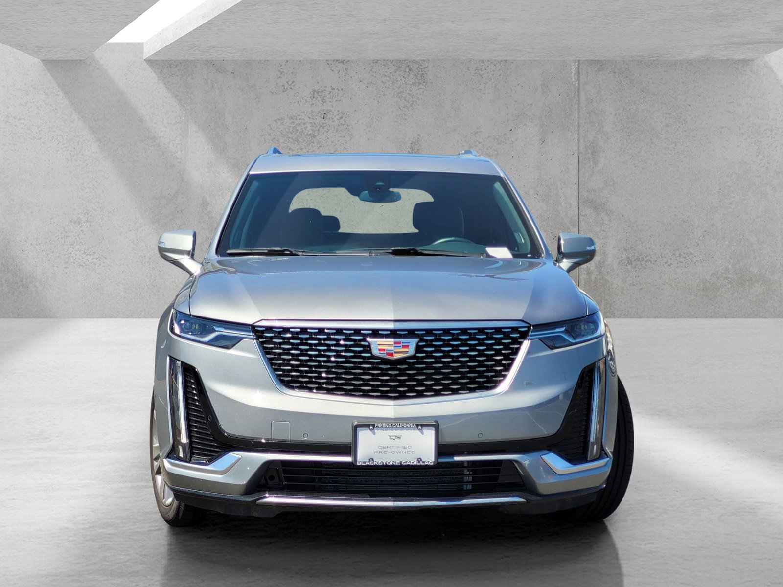 Used 2025 Cadillac XT6 Premium Luxury AWD/4WD image 2