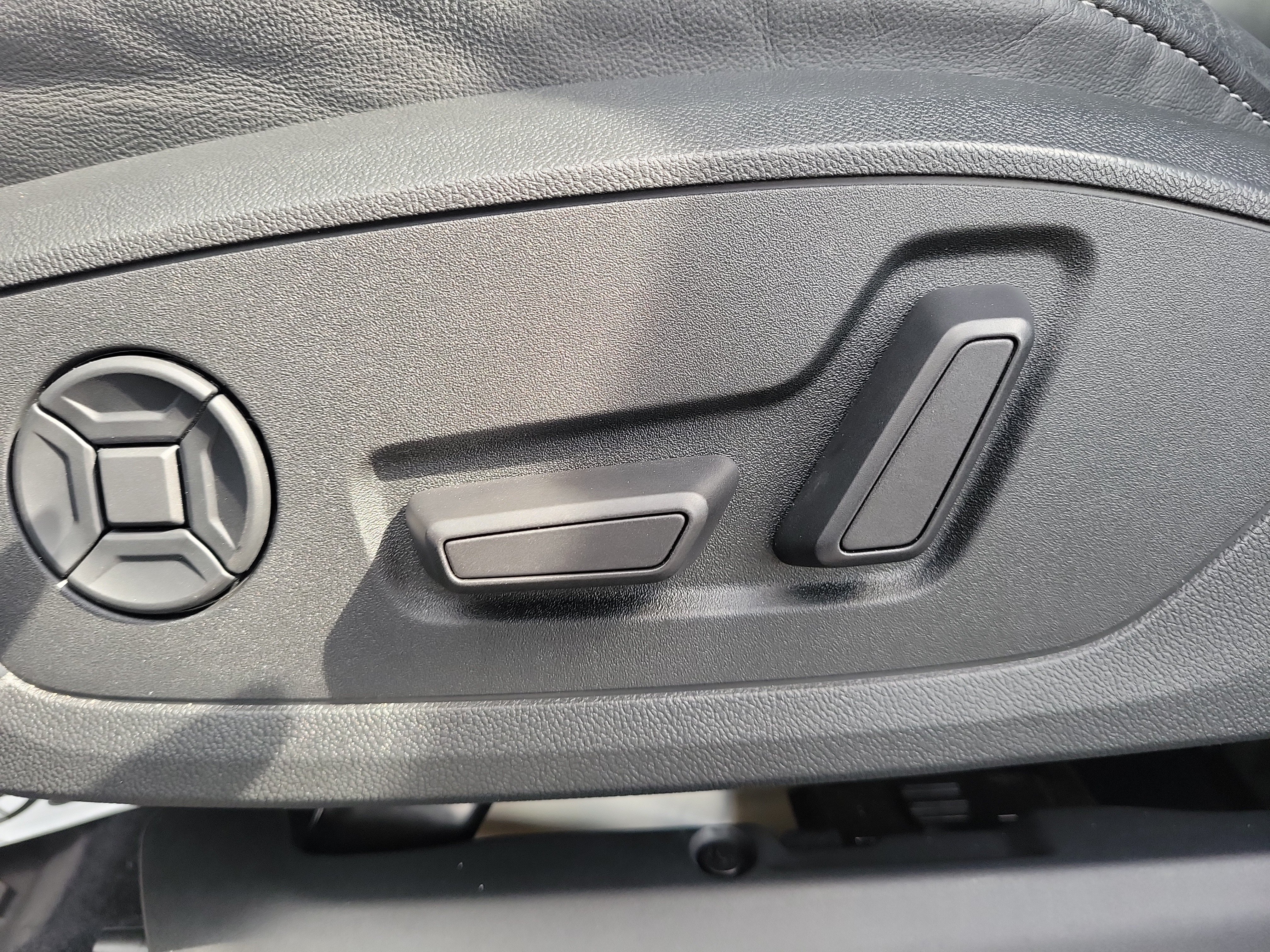 Used 2024 Audi Q4 e-tron Premium Plus AWD/4WD image 16