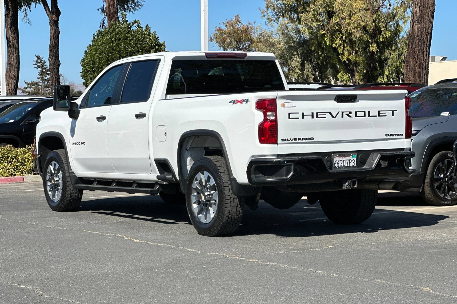 Used 2023 Chevrolet Silverado 2500 Custom w/ Gooseneck/5TH Wheel Package AWD/4WD image 7