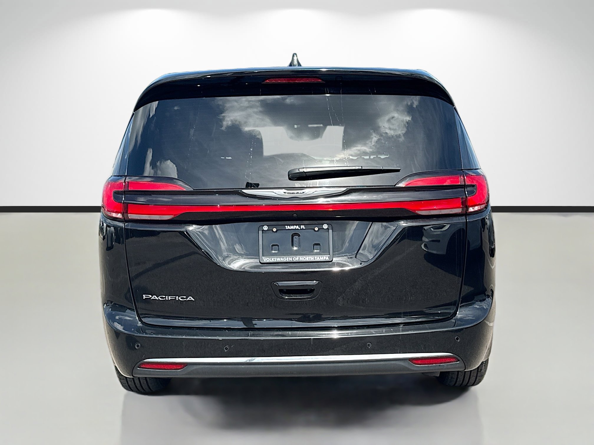 Used 2025 Chrysler Pacifica Select FWD image 4