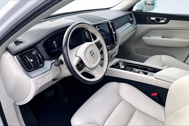 Used 2023 Volvo XC60 B5 Plus image 17