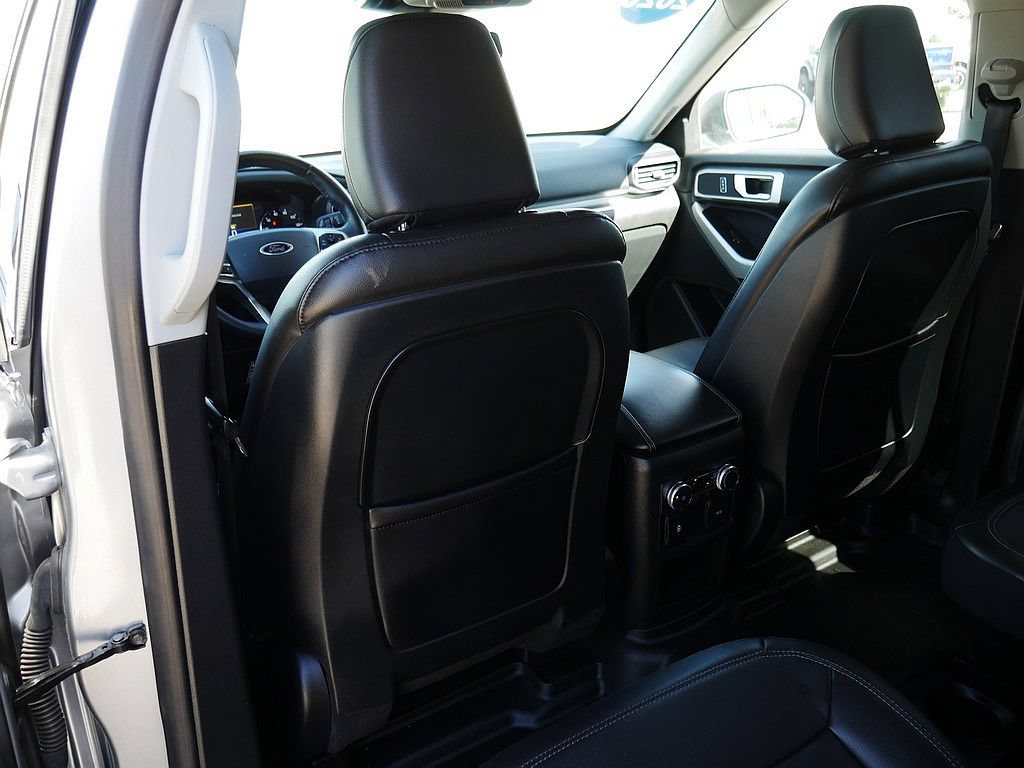 Used 2020 Ford Explorer XLT w/ Equipment Group 202A AWD/4WD image 16