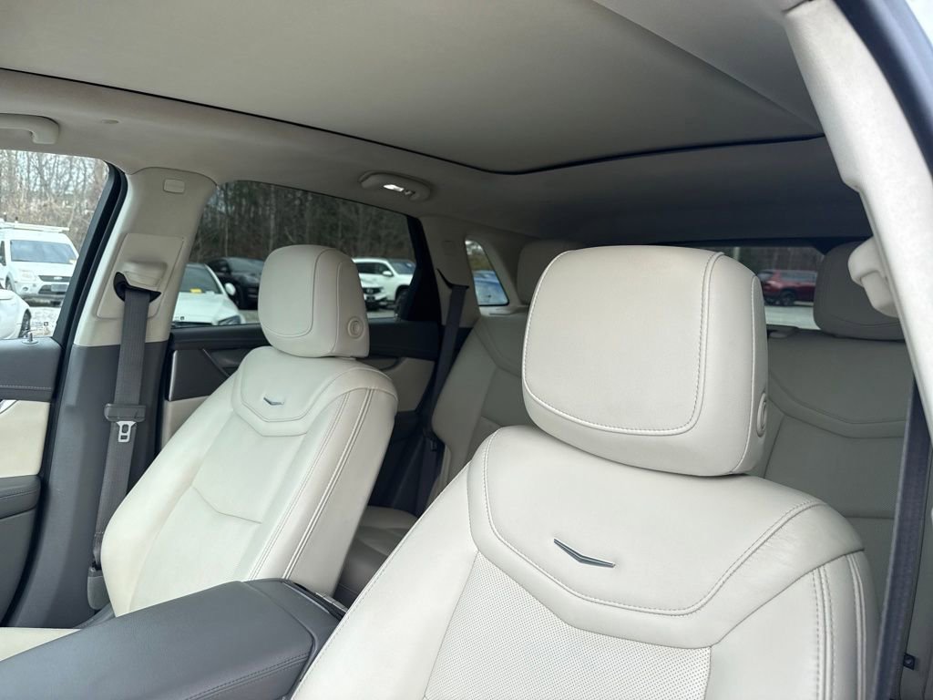 Certified 2022 Cadillac XT5 Premium Luxury w/ Technology Package image 2