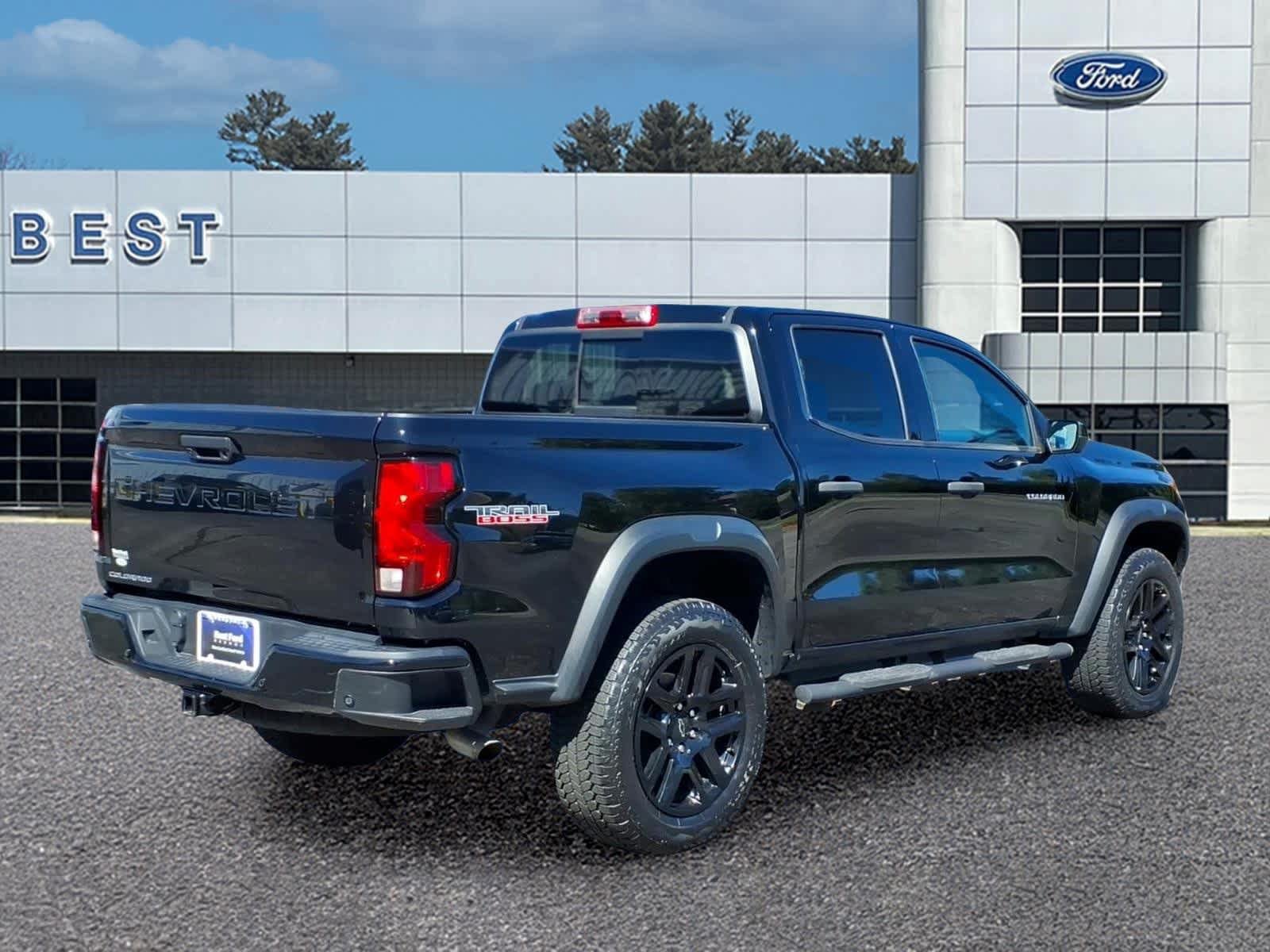 Used 2024 Chevrolet Colorado Trail Boss w/ Technology Package AWD/4WD image 10