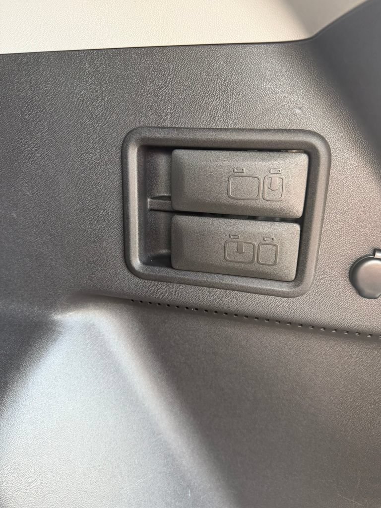 Used 2024 GMC Terrain SLT FWD image 24