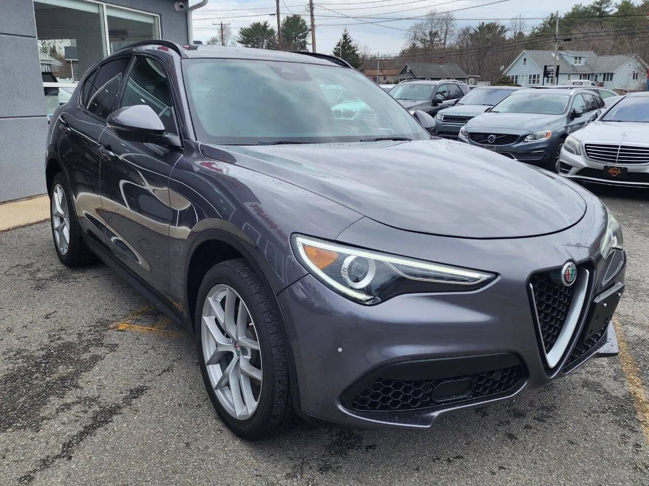 Used 2018 Alfa Romeo Stelvio Ti Sport image 3