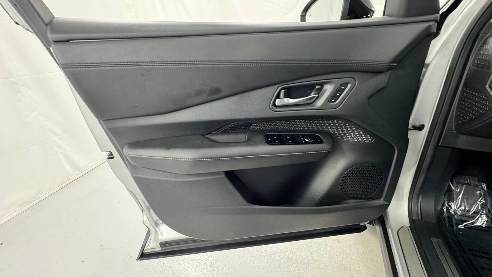 Certified 2024 Nissan Ariya AWD image 18