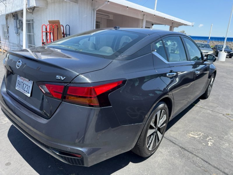 Used 2022 Nissan Altima 2.5 SV FWD image 7