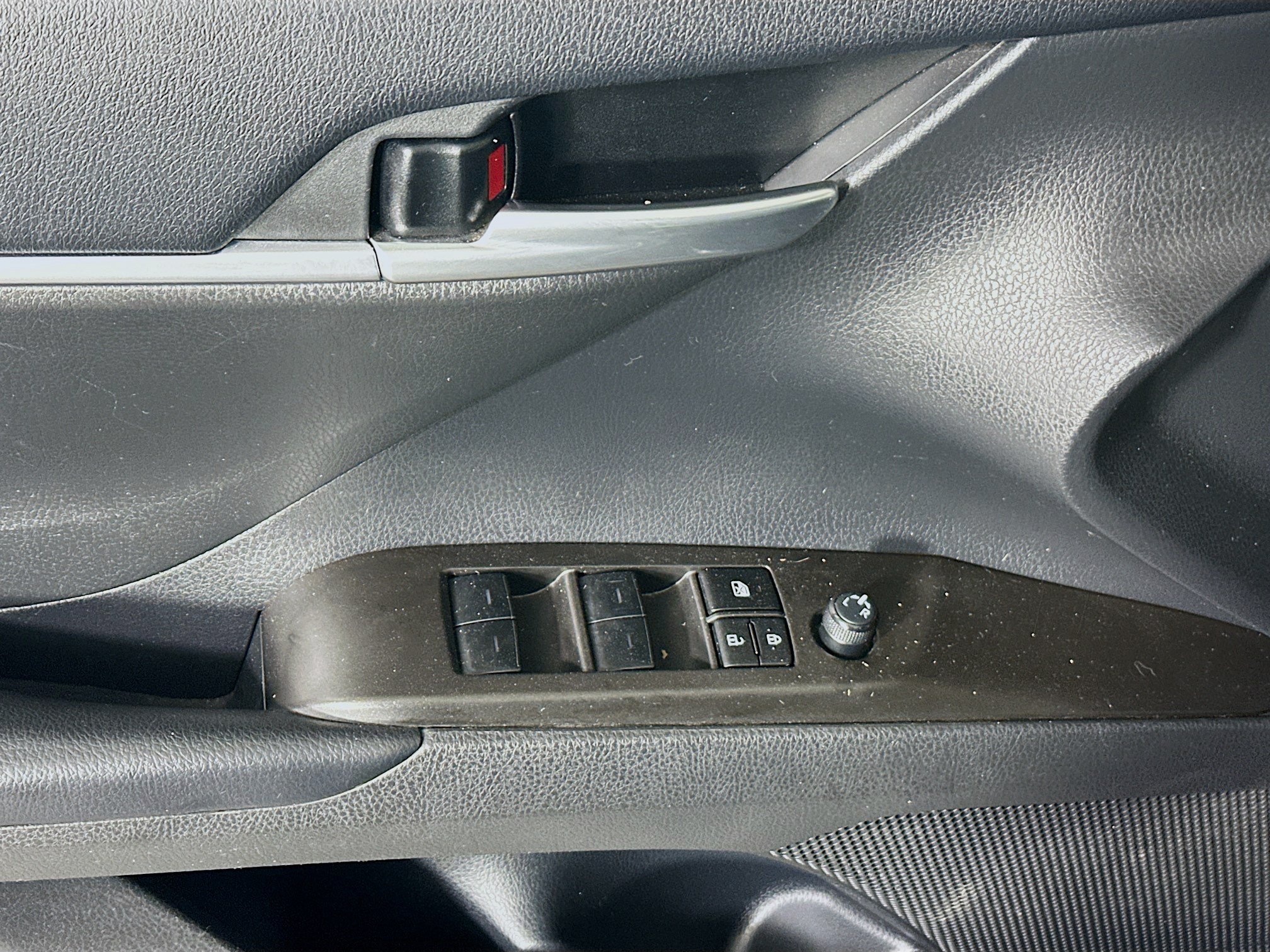 Used 2023 Toyota Camry SE FWD image 14