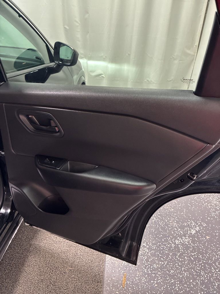 Used 2024 Nissan Rogue S image 26