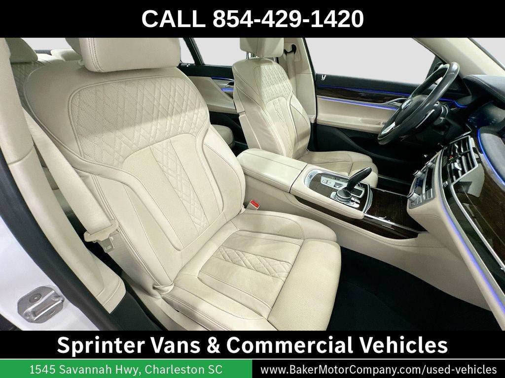 Used 2021 BMW 740i w/ Premium Package RWD image 29