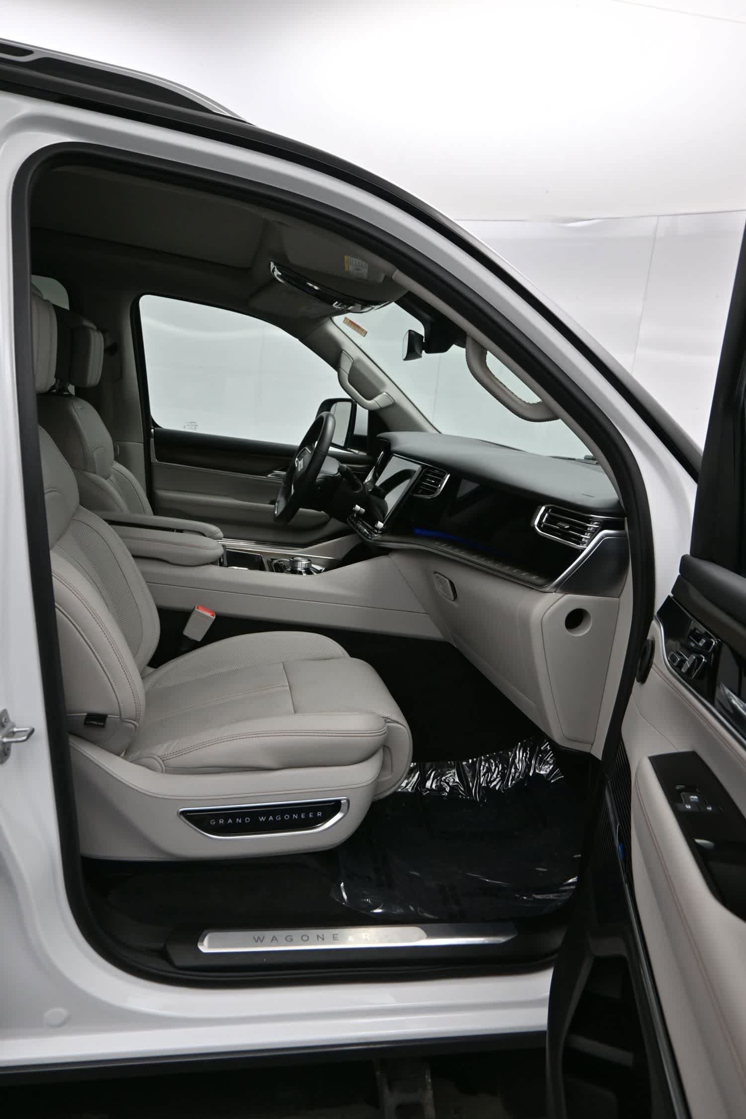 Used 2022 Jeep Grand Wagoneer Series I AWD/4WD image 11