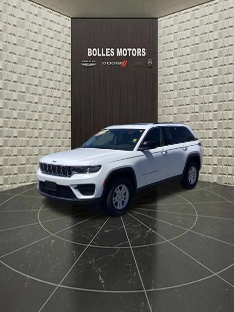Certified 2023 Jeep Grand Cherokee Laredo AWD/4WD image 10