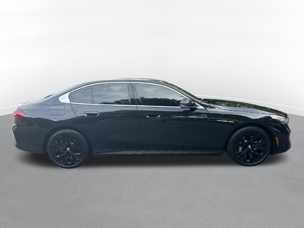 Used 2024 BMW 530i w/ Premium Package RWD image 5