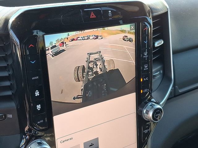 Used 2025 RAM 5500 4x4 Crew Cab image 18