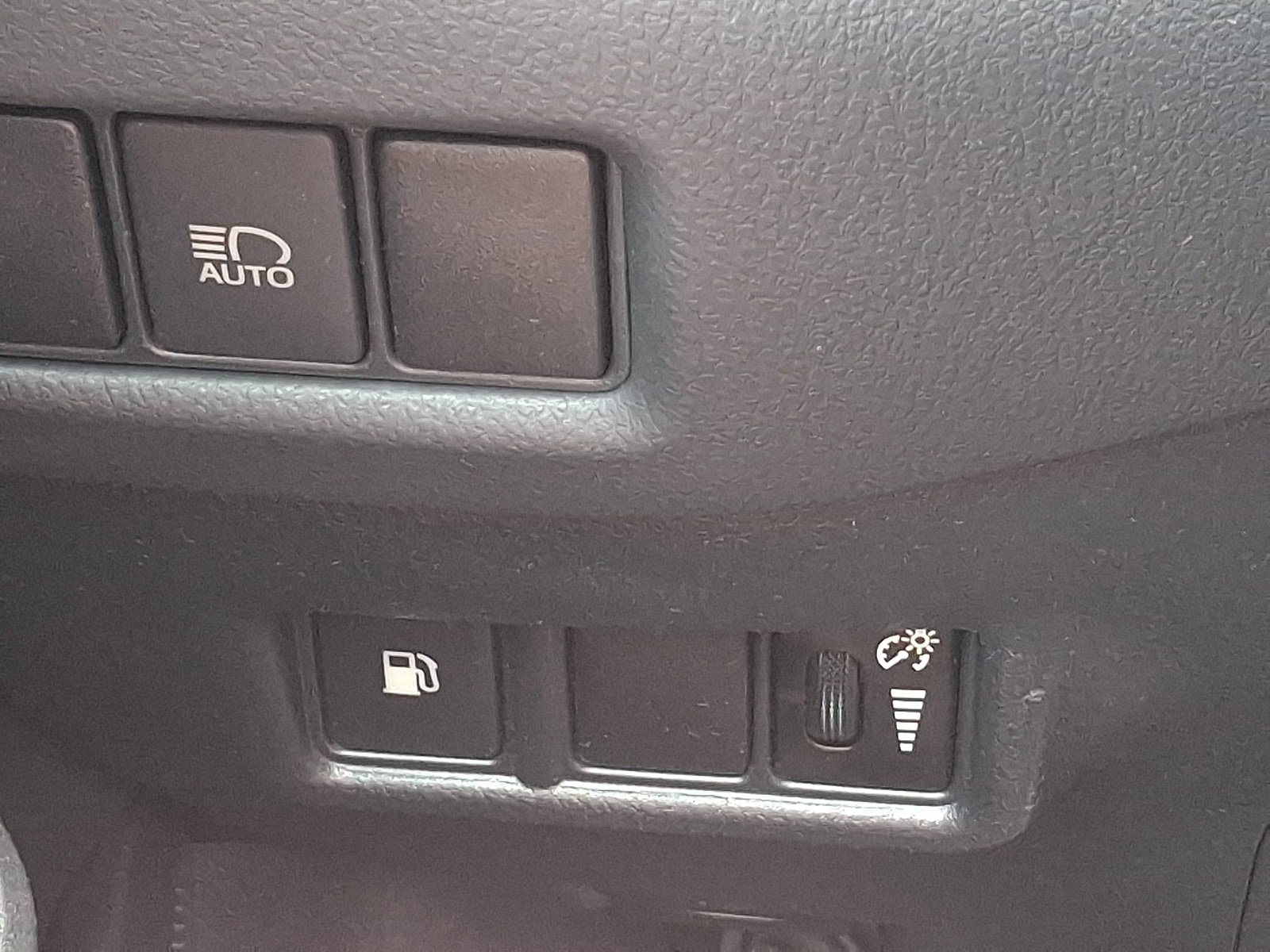 Used 2019 Toyota C-HR XLE FWD image 26
