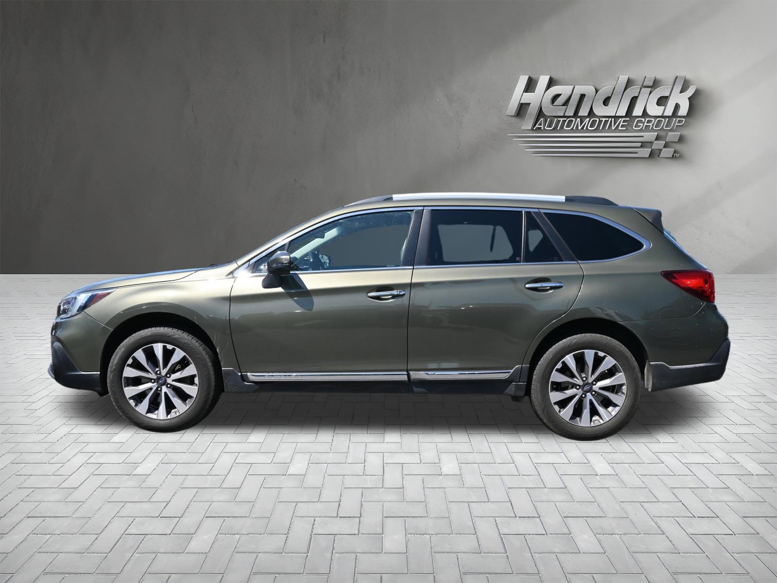Used 2018 Subaru Outback 3.6R Touring w/ Popular Package #3 image 9