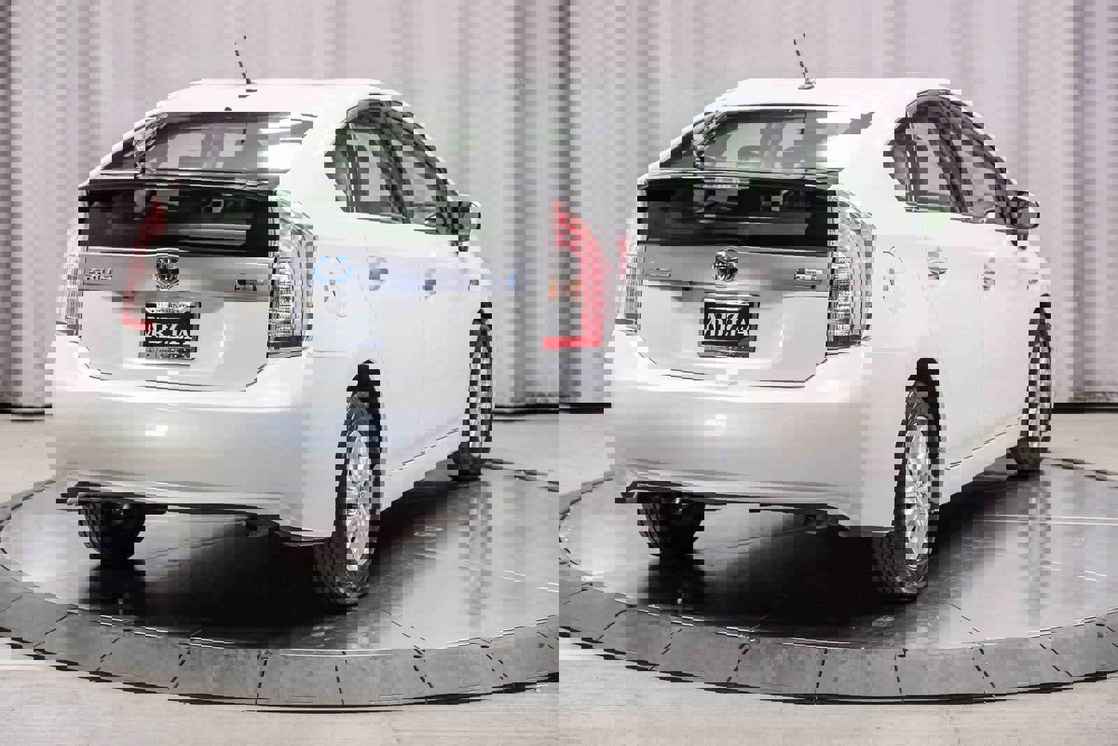 Used 2015 Toyota Prius Prime Plug-In Hybrid image 4