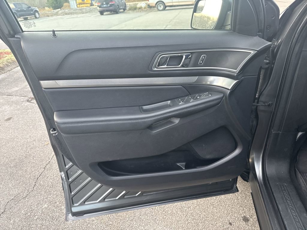 Used 2019 Ford Explorer XLT image 20