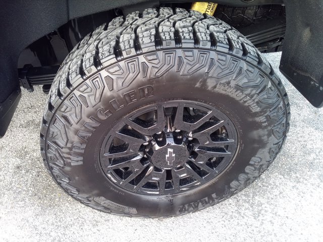 Used 2025 Chevrolet Silverado 2500 ZR2 w/ Technology Package image 13