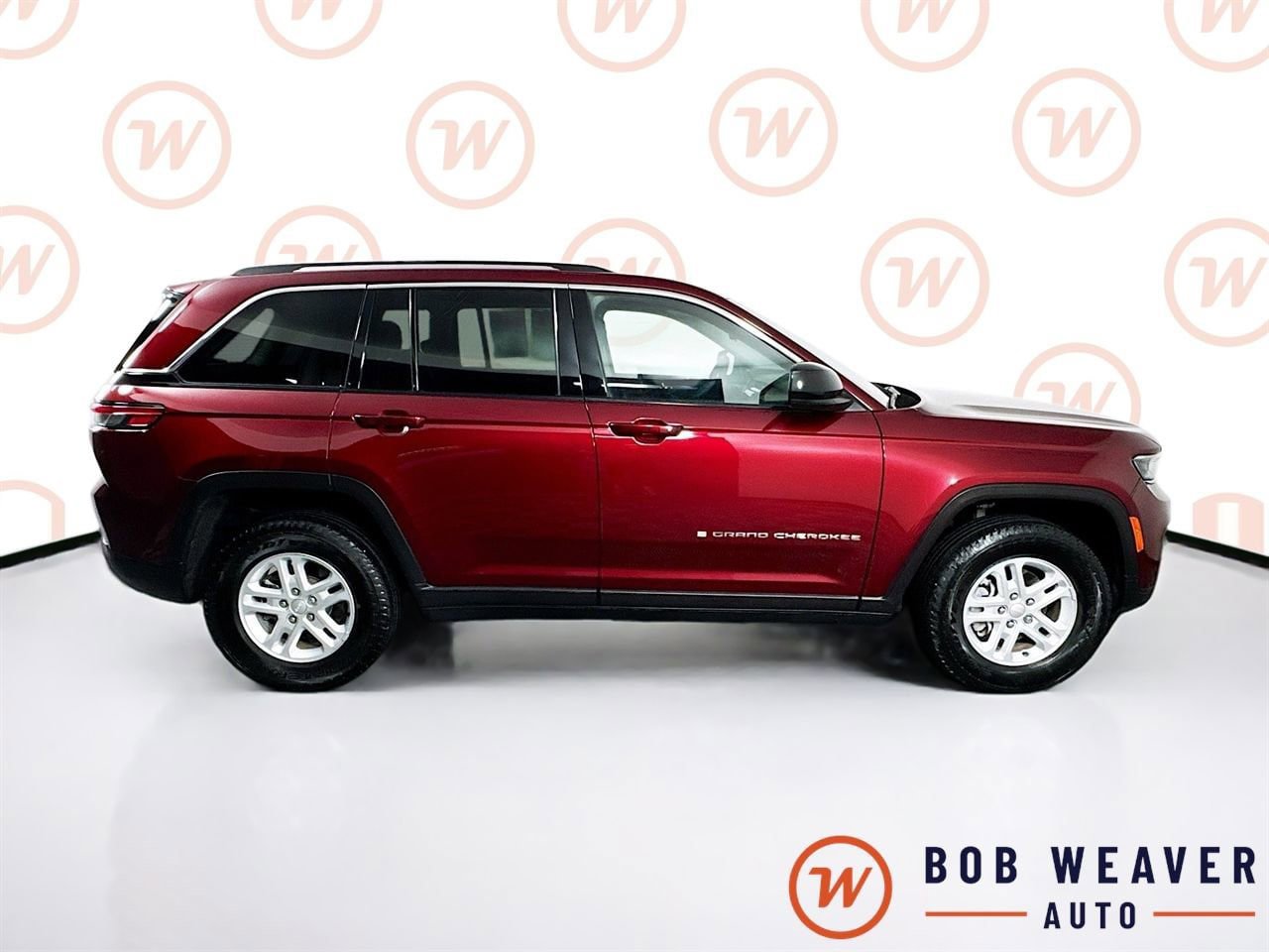 Used 2023 Jeep Grand Cherokee Laredo AWD/4WD image 9