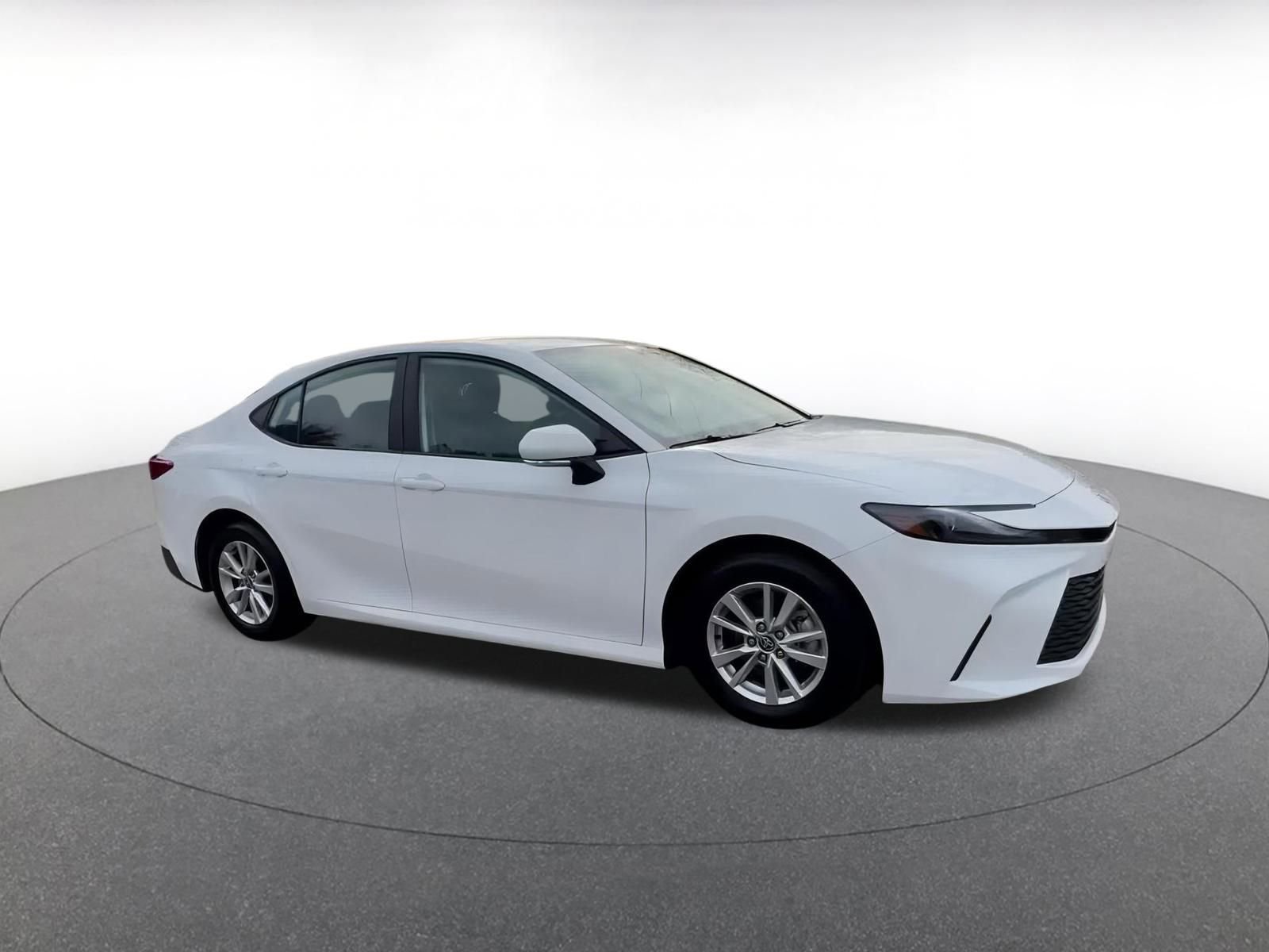 Used 2025 Toyota Camry LE image 2