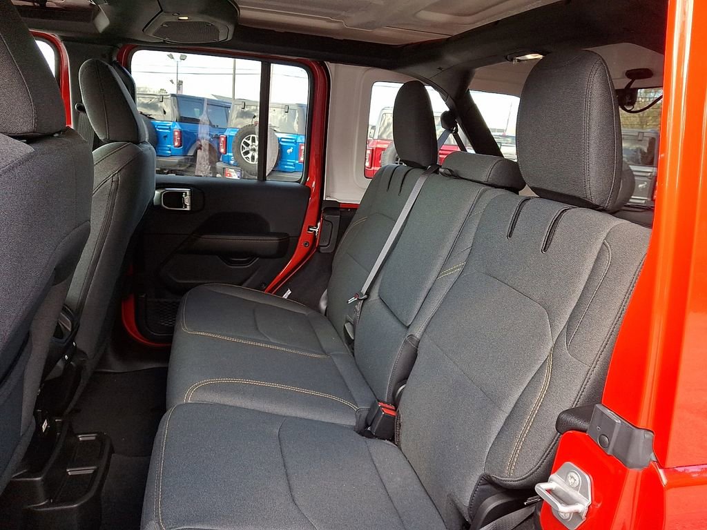Used 2025 Jeep Wrangler Unlimited Sahara image 11