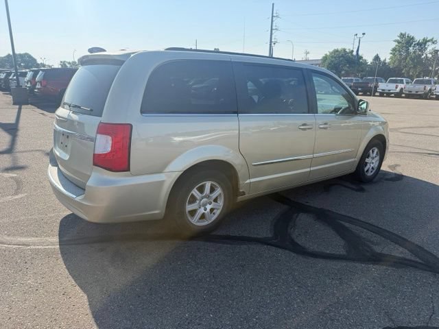 Used 2011 Chrysler Town & Country Touring w/ Entertainment Group #1 FWD image 10