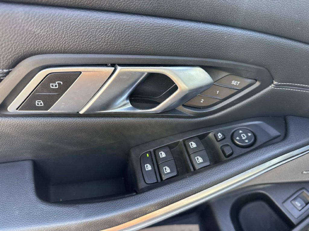 Used 2019 BMW 330i Sedan w/ M Sport Package RWD image 20