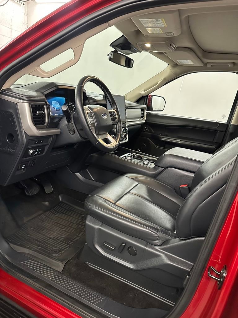 Used 2022 Ford Expedition XLT w/ Equipment Group 202A AWD/4WD image 10