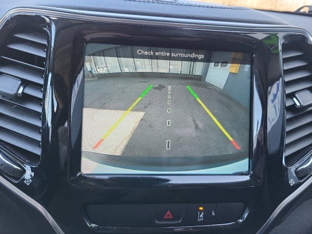 Used 2022 Jeep Cherokee Limited AWD/4WD image 15