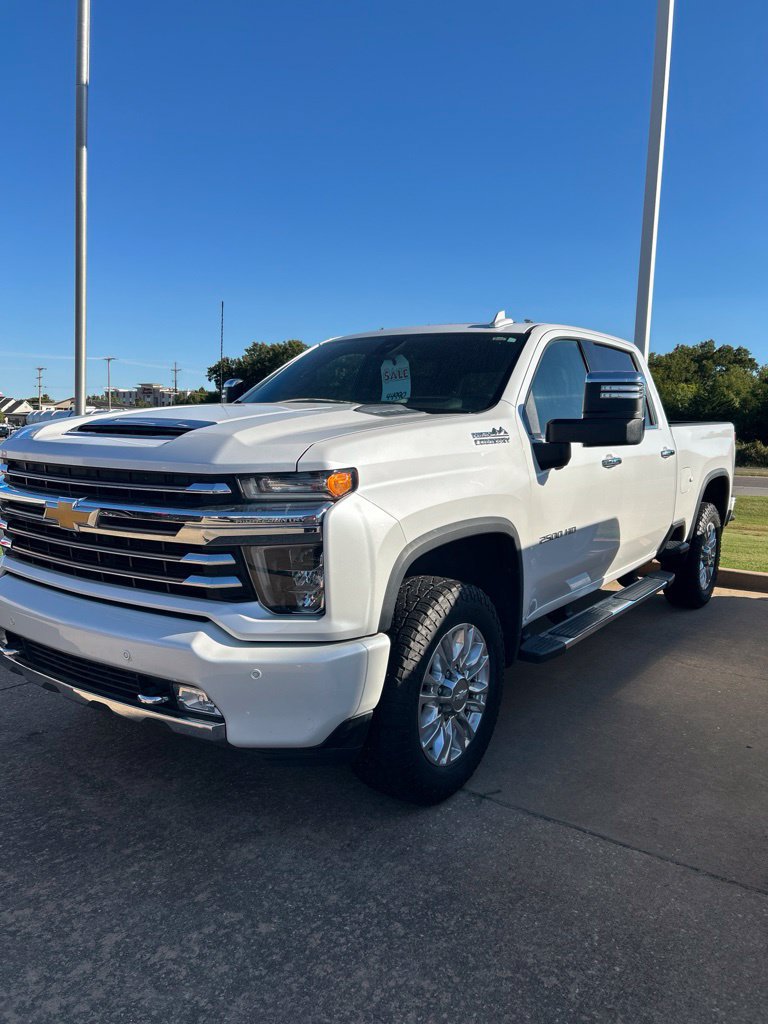 Used 2020 Chevrolet Silverado 2500 High Country w/ Technology Package AWD/4WD image 2
